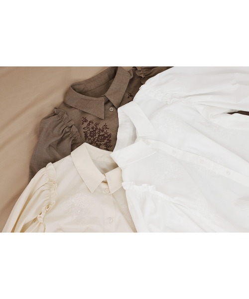 one after another NICE CLAUP（ワンアフターアナザーナイスクラップ）の「袖ボリューム刺繍ブラウス（シャツ/ブラウス・レディース・ベージュ/オフホワイト/チェック/グレー系その他・FREE）」の19枚目の写真