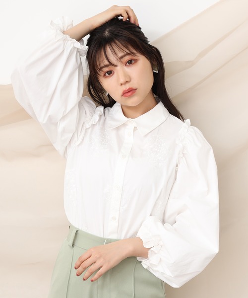 one after another NICE CLAUP（ワンアフターアナザーナイスクラップ）の「袖ボリューム刺繍ブラウス（シャツ/ブラウス・レディース・ベージュ/オフホワイト/チェック/グレー系その他・FREE）」の6枚目の写真