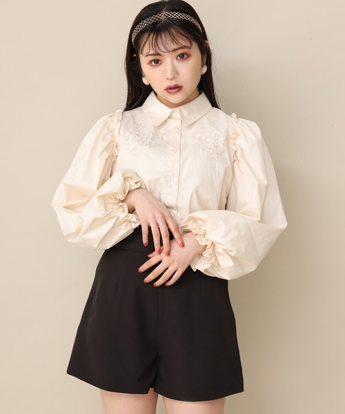 one after another NICE CLAUP（ワンアフターアナザーナイスクラップ）の「袖ボリューム刺繍ブラウス（シャツ/ブラウス・レディース・ベージュ/オフホワイト/チェック/グレー系その他・FREE）」の7枚目の写真