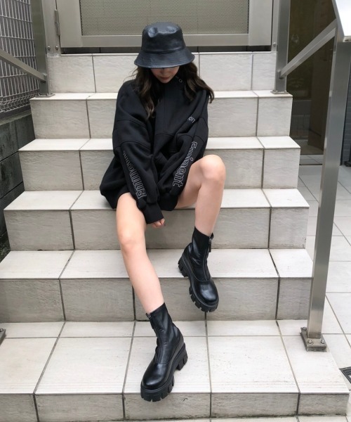 ENVYM（アンビー）の「ＺＩＰフロントＢＯＯＴＳ（ブーツ・レディース・ブラック・22.5cm/24.5cm/23.5cm）」の2枚目の写真