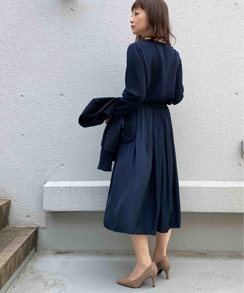 PICCIN(ピッチン)の「パウダーサテンフレアスカート(スカート・レディース・ネイビー/グレイッシュベージュ・M/L)」の21枚目の写真