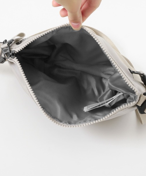 THE NORTH FACE（ザノースフェイス）の「THE NORTH FACE　Electra Tote-S（ショルダーバッグ・メンズ・ライトベージュ/ブラック・-）」の5枚目の写真