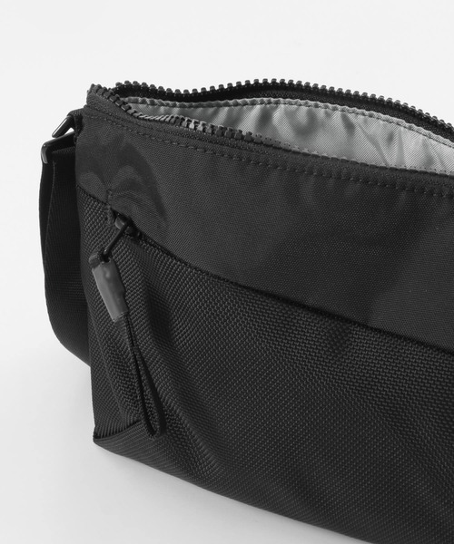 THE NORTH FACE（ザノースフェイス）の「THE NORTH FACE　Electra Tote-S（ショルダーバッグ・メンズ・ライトベージュ/ブラック・-）」の4枚目の写真