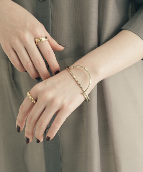 SMELLY（スメリー）の「カーブラインバングル（バングル/リストバンド・レディース・ゴールド・-）」の6枚目の写真