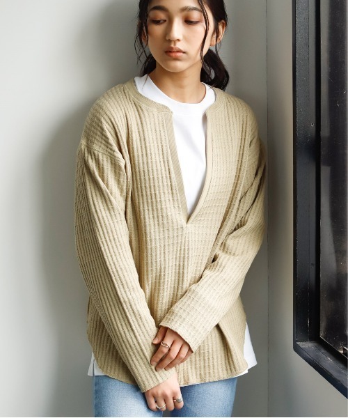 Auntie Rosa Holiday(アンティローザホリデー)の「ビッグワッフルディープVネックトップス(Tシャツ/カットソー・レディース・チャコールグレー/カーキ/ナチュラル/グレイッシュベージュ・FREE)」の4枚目の写真