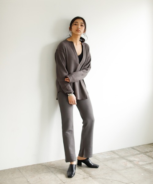 Auntie Rosa Holiday(アンティローザホリデー)の「ビッグワッフルディープVネックトップス(Tシャツ/カットソー・レディース・チャコールグレー/カーキ/ナチュラル/グレイッシュベージュ・FREE)」の10枚目の写真