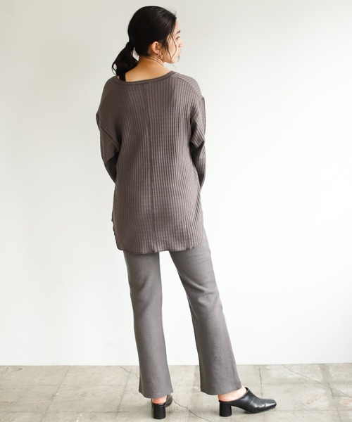 Auntie Rosa Holiday(アンティローザホリデー)の「ビッグワッフルディープVネックトップス(Tシャツ/カットソー・レディース・チャコールグレー/カーキ/ナチュラル/グレイッシュベージュ・FREE)」の12枚目の写真