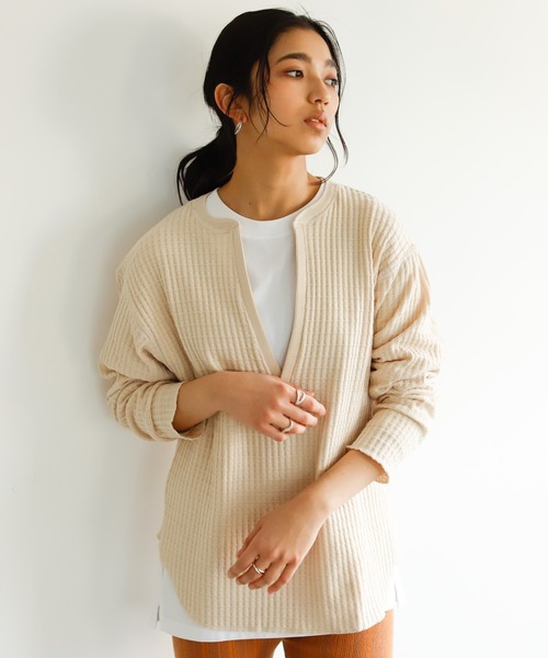 Auntie Rosa Holiday(アンティローザホリデー)の「ビッグワッフルディープVネックトップス(Tシャツ/カットソー・レディース・チャコールグレー/カーキ/ナチュラル/グレイッシュベージュ・FREE)」の13枚目の写真