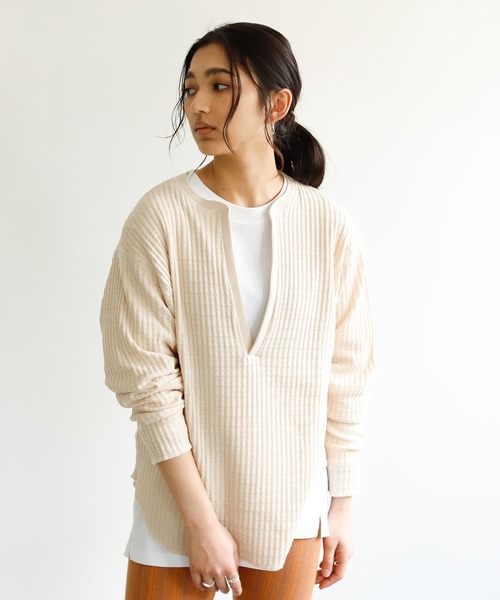 Auntie Rosa Holiday(アンティローザホリデー)の「ビッグワッフルディープVネックトップス(Tシャツ/カットソー・レディース・チャコールグレー/カーキ/ナチュラル/グレイッシュベージュ・FREE)」の14枚目の写真