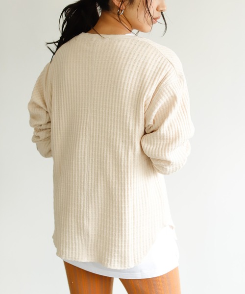 Auntie Rosa Holiday(アンティローザホリデー)の「ビッグワッフルディープVネックトップス(Tシャツ/カットソー・レディース・チャコールグレー/カーキ/ナチュラル/グレイッシュベージュ・FREE)」の15枚目の写真