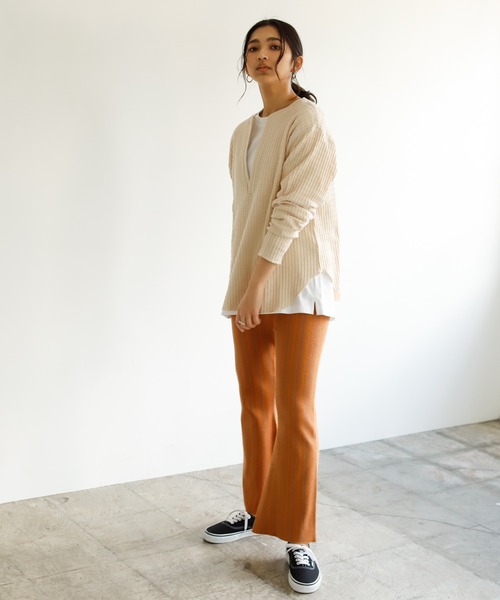 Auntie Rosa Holiday(アンティローザホリデー)の「ビッグワッフルディープVネックトップス(Tシャツ/カットソー・レディース・チャコールグレー/カーキ/ナチュラル/グレイッシュベージュ・FREE)」の19枚目の写真