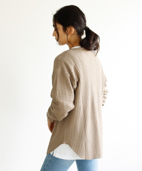 Auntie Rosa Holiday(アンティローザホリデー)の「ビッグワッフルディープVネックトップス(Tシャツ/カットソー・レディース・チャコールグレー/カーキ/ナチュラル/グレイッシュベージュ・FREE)」の22枚目の写真