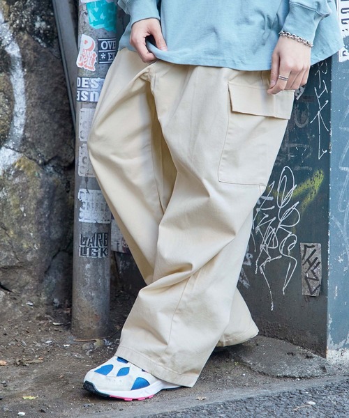 MONO-MART(モノマート)の「ワイドシルエット 6ポケット カツラギ ロング カーゴパンツ(カーゴパンツ・メンズ・アイボリー/グレー/チャコールグレー/ベージュ/ブラック/カーキ・L/M/S)」の3枚目の写真