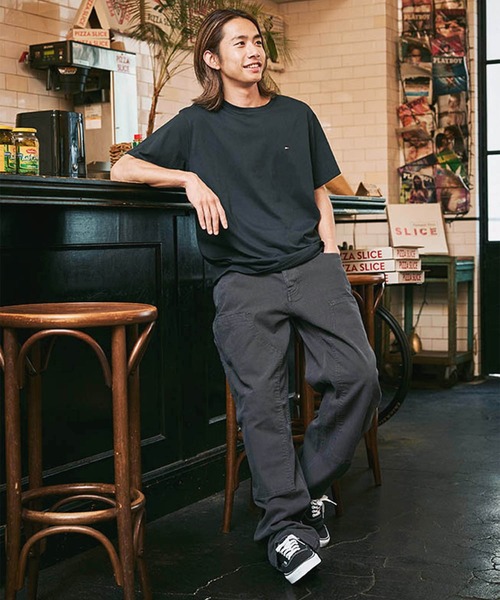 TOMMY HILFIGER(トミーヒルフィガー)の「【オンライン限定】トミーヒルフィガー ワンポイントロゴクルーネックオーバーサイズTシャツ(Tシャツ/カットソー・メンズ・ホワイト/ブラック/ネイビー/グレー・SMALL/MEDIUM/LARGE/X-LARGE/XX-LARGE)」の6枚目の写真
