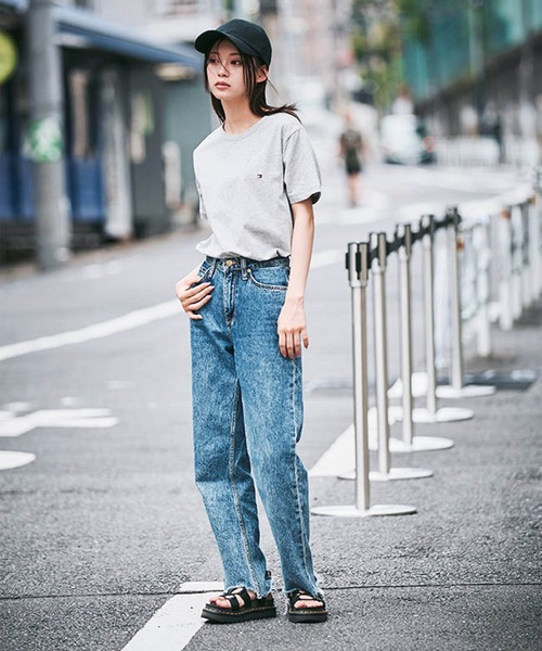 TOMMY HILFIGER(トミーヒルフィガー)の「【オンライン限定】トミーヒルフィガー ワンポイントロゴクルーネックオーバーサイズTシャツ(Tシャツ/カットソー・メンズ・ホワイト/ブラック/ネイビー/グレー・SMALL/MEDIUM/LARGE/X-LARGE/XX-LARGE)」の16枚目の写真