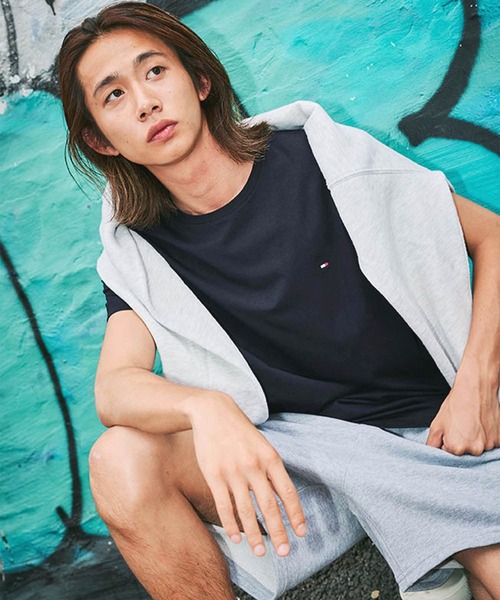 TOMMY HILFIGER(トミーヒルフィガー)の「【オンライン限定】トミーヒルフィガー ワンポイントロゴクルーネックオーバーサイズTシャツ(Tシャツ/カットソー・メンズ・ホワイト/ブラック/ネイビー/グレー・SMALL/MEDIUM/LARGE/X-LARGE/XX-LARGE)」の20枚目の写真