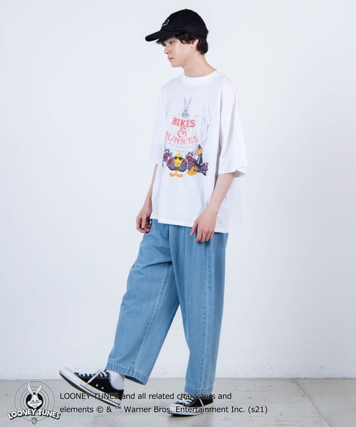 Disney（ディズニー）の「∴WEGO/別注 LOONEY TUNES プリントビックシルエット5分袖Tシャツ（Tシャツ/カットソー・メンズ・ホワイト/イエロー/ホワイト系その他/スミクロ・MEDIUM/LARGE）」の5枚目の写真