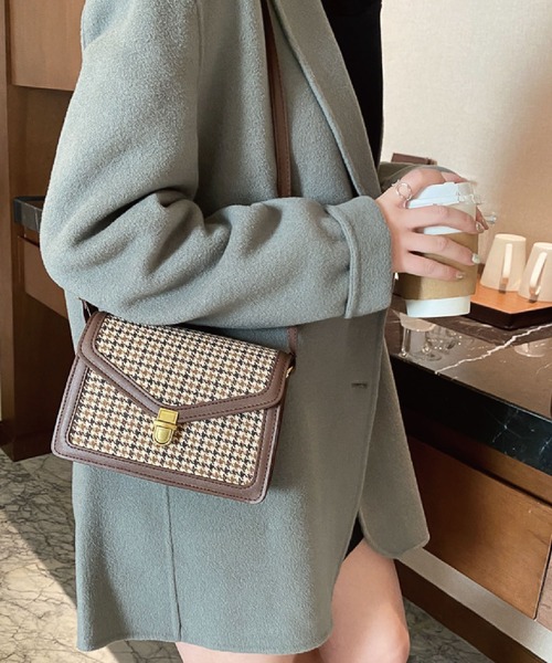 meJane(ミージェーン)の「千鳥格子柄 ミニショルダーバッグ(ショルダーバッグ・レディース・ブラック/ブラウン/マスタード・FREE)」の3枚目の写真