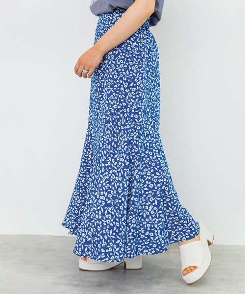 w closet（ダブルクローゼット）の「小花柄マーメイドスカート（スカート・レディース・オレンジ/ホワイト×ブルー/ホワイト×ブラック/ブラック×ホワイト/ホワイト×グリーン・FREE）」の3枚目の写真