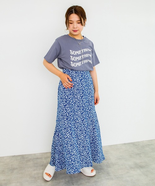 w closet（ダブルクローゼット）の「小花柄マーメイドスカート（スカート・レディース・オレンジ/ホワイト×ブルー/ホワイト×ブラック/ブラック×ホワイト/ホワイト×グリーン・FREE）」の6枚目の写真