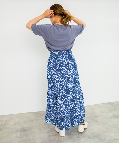 w closet（ダブルクローゼット）の「小花柄マーメイドスカート（スカート・レディース・オレンジ/ホワイト×ブルー/ホワイト×ブラック/ブラック×ホワイト/ホワイト×グリーン・FREE）」の11枚目の写真