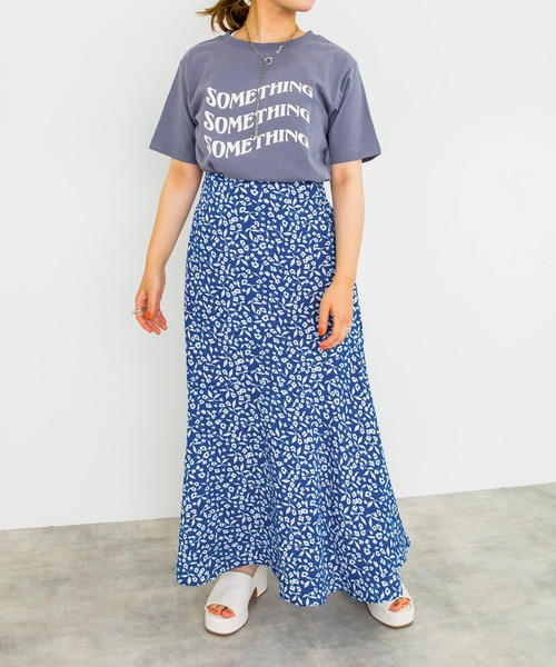 w closet（ダブルクローゼット）の「小花柄マーメイドスカート（スカート・レディース・オレンジ/ホワイト×ブルー/ホワイト×ブラック/ブラック×ホワイト/ホワイト×グリーン・FREE）」の13枚目の写真