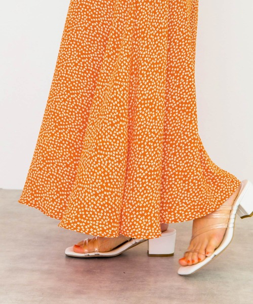 w closet（ダブルクローゼット）の「小花柄マーメイドスカート（スカート・レディース・オレンジ/ホワイト×ブルー/ホワイト×ブラック/ブラック×ホワイト/ホワイト×グリーン・FREE）」の21枚目の写真