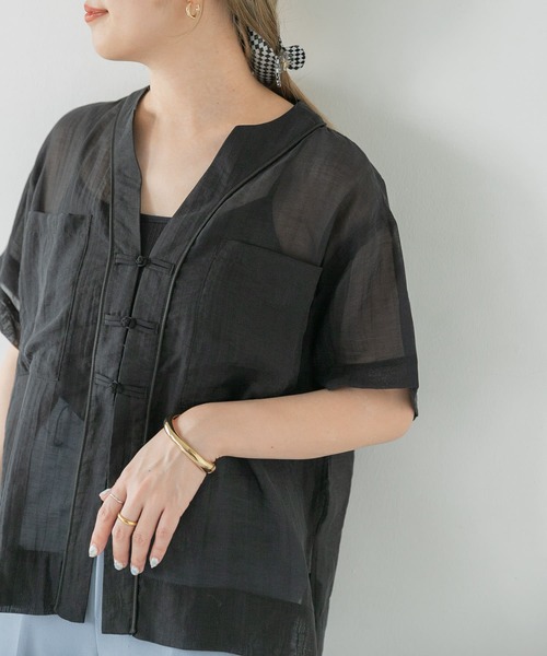 ITEMS URBANRESEARCH（アイテムズ アーバンリサーチ）の「チャイナボタンパイピングシャツ（シャツ/ブラウス・レディース・ブラック/ベージュ/カーキ・FREE）」の2枚目の写真