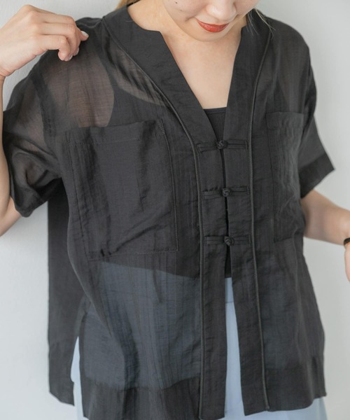 ITEMS URBANRESEARCH（アイテムズ アーバンリサーチ）の「チャイナボタンパイピングシャツ（シャツ/ブラウス・レディース・ブラック/ベージュ/カーキ・FREE）」の17枚目の写真