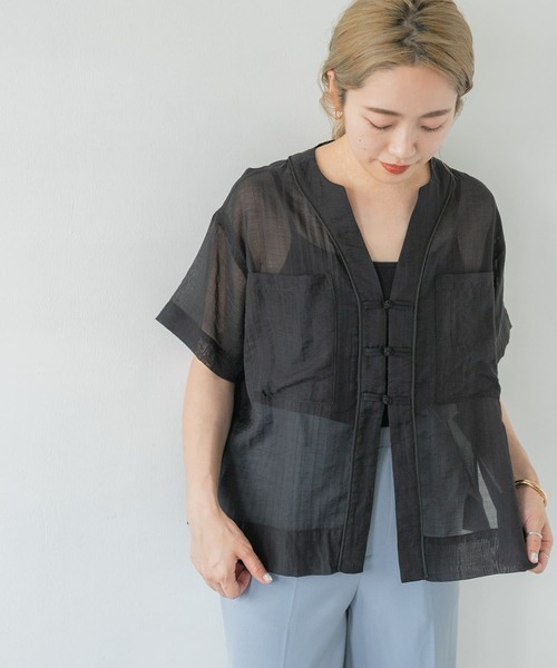 ITEMS URBANRESEARCH（アイテムズ アーバンリサーチ）の「チャイナボタンパイピングシャツ（シャツ/ブラウス・レディース・ブラック/ベージュ/カーキ・FREE）」の6枚目の写真