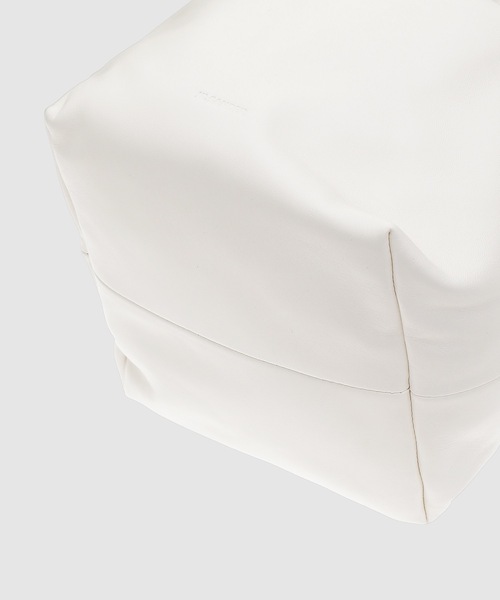 JIL SANDER(ジルサンダー)の「DRAWSTRING SM CROSSBODY(ショルダーバッグ・レディース・ブラウン系/ホワイト系/ブラック・U)」の6枚目の写真