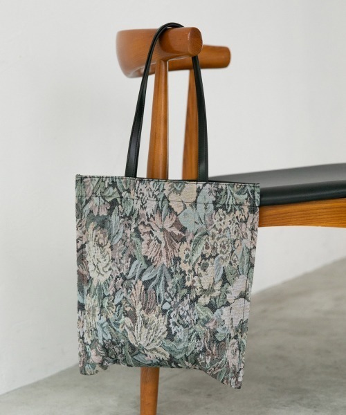 LOWRYS FARM（ローリーズファーム）の「ジャガードトートバッグ　958288（トートバッグ・レディース・アイボリー/ブラック/チャコールグレー・FREE）」の3枚目の写真