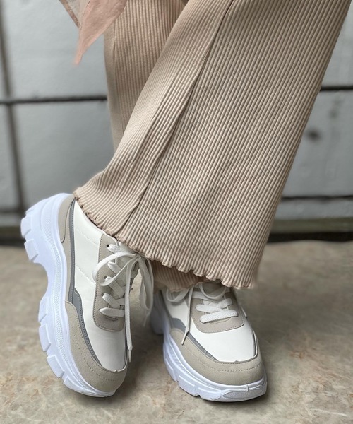 R&E(アールアンドイー)の「【R&E】厚底ダッドスニーカー(スニーカー・レディース・ホワイト/ベージュ・S/M/L/LL)」の2枚目の写真