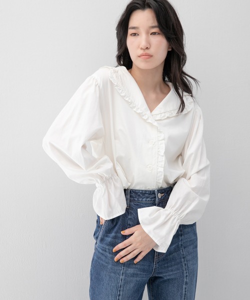 LOWRYS FARM（ローリーズファーム）の「テーラーフリルカラーシャツＬＳ　215274（シャツ/ブラウス・レディース・ブラック/オフホワイト/グレー・FREE）」の2枚目の写真