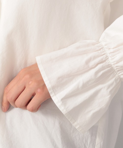 LOWRYS FARM（ローリーズファーム）の「テーラーフリルカラーシャツＬＳ　215274（シャツ/ブラウス・レディース・ブラック/オフホワイト/グレー・FREE）」の6枚目の写真