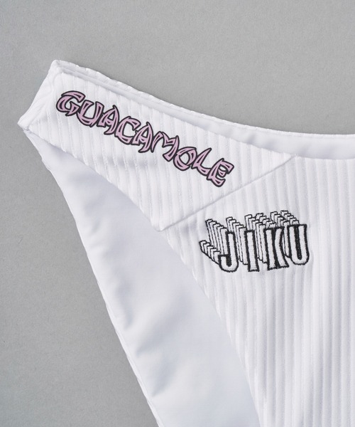 GUACAMOLE(ガカモレ)の「4D recycled textured traiangle bikini(水着・レディース・ホワイト/イエロー/ライトグレー/レッド・M)」の19枚目の写真