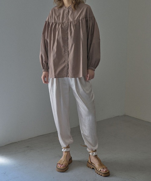 Fashion Letter（ファッションレター）の「スイッチングAラインボリュームブラウス（シャツ/ブラウス・レディース・ブラック/ベージュ/ブラウン/オフホワイト・M）」の6枚目の写真