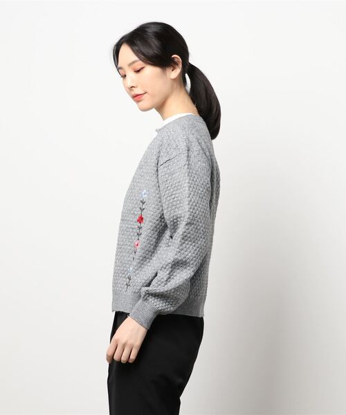 Twinkle;pm（トゥインクルピーエム）の「花柄刺繍ニットカーディガン（カーディガン/ボレロ・レディース・グレー/ホワイト/イエロー・FREE）」の7枚目の写真