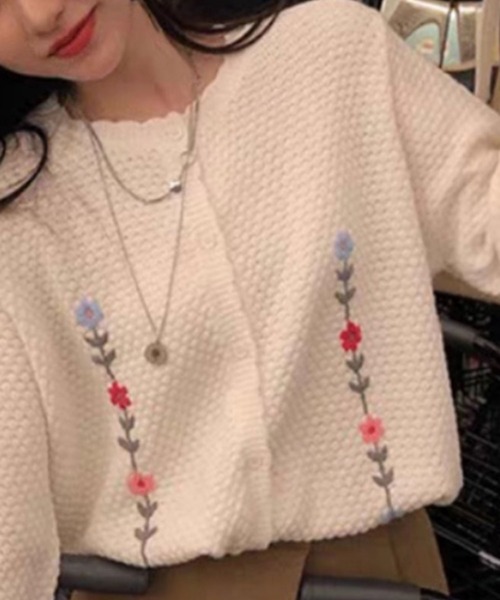 Twinkle;pm（トゥインクルピーエム）の「花柄刺繍ニットカーディガン（カーディガン/ボレロ・レディース・グレー/ホワイト/イエロー・FREE）」の6枚目の写真