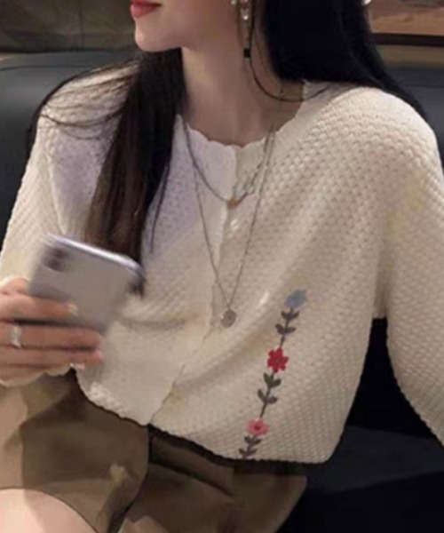 Twinkle;pm（トゥインクルピーエム）の「花柄刺繍ニットカーディガン（カーディガン/ボレロ・レディース・グレー/ホワイト/イエロー・FREE）」の4枚目の写真
