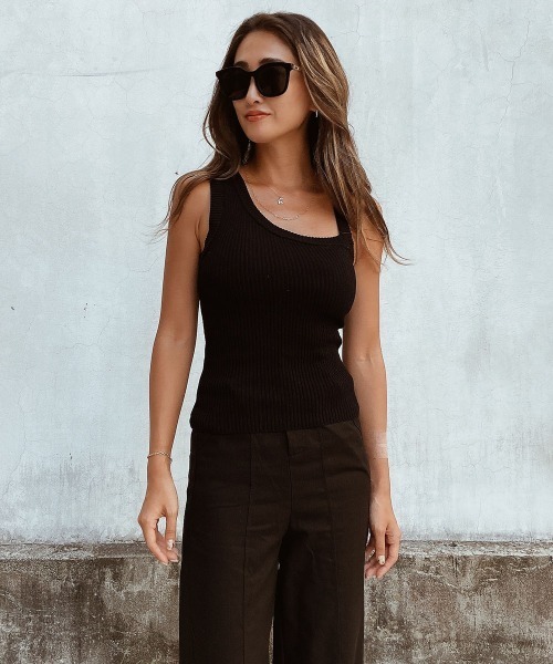 esutoreja（エストレジャ）の「アシンメトリーショルダーリブタンクトップ（タンクトップ・レディース・ベージュ/ブラック/ホワイト・FREE）」の2枚目の写真