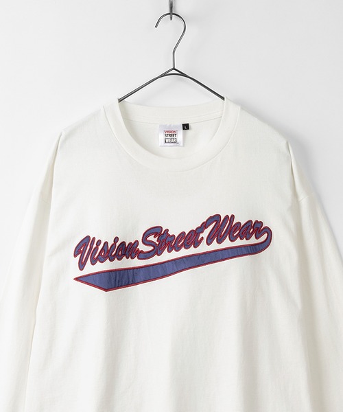 VISION STREET WEAR（ヴィジョンストリートウェア）の「【VISION STREET  WEAR/ヴィジョンストリートウェア】サテンワッペンロゴ 刺繍　長袖Tシャツ（Tシャツ/カットソー・メンズ・ホワイト/マルチ/マスタード/ブラック・M/XL/L）」の2枚目の写真