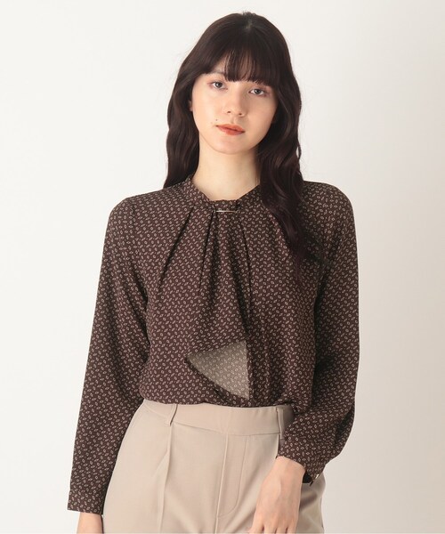 DRESKIP（ドレスキップ）の「◆メタル使いボウタイブラウス（シャツ/ブラウス・レディース・ホワイト系3/ダークブラウン系/ライトベージュ/ブラック系/ブラック/ダークオレンジ・01/02/04/03）」の4枚目の写真