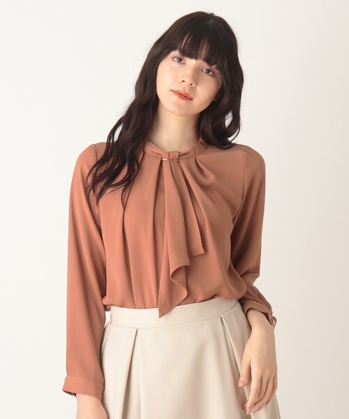 DRESKIP（ドレスキップ）の「◆メタル使いボウタイブラウス（シャツ/ブラウス・レディース・ホワイト系3/ダークブラウン系/ライトベージュ/ブラック系/ブラック/ダークオレンジ・01/02/04/03）」の6枚目の写真