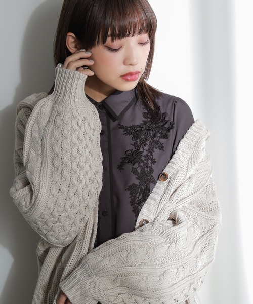 somari imagination(ソマリ イマジネーション)の「『配色パイピングレース襟付きブラウス』(シャツ/ブラウス・レディース・ネイビー/ピンクベージュ・1/2)」の19枚目の写真
