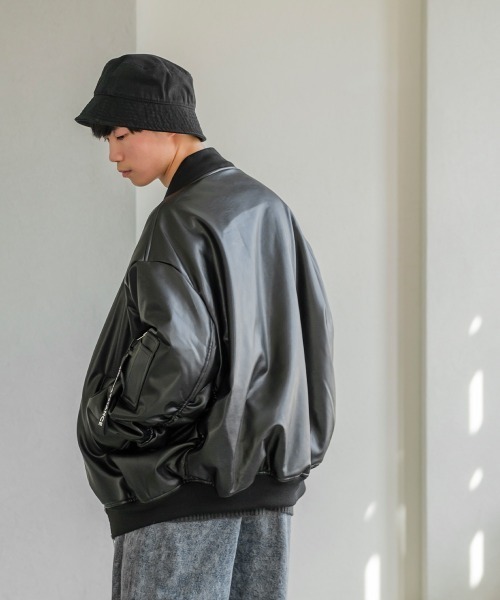 SIDEWAY STANCE（サイドウェイスタンス）の「【SIDEWAY STANCE】PUレザー ビッグシルエット MA-1 ミリタリー ジャケット（MA-1・メンズ・ブラック・LARGE/MEDIUM）」の7枚目の写真
