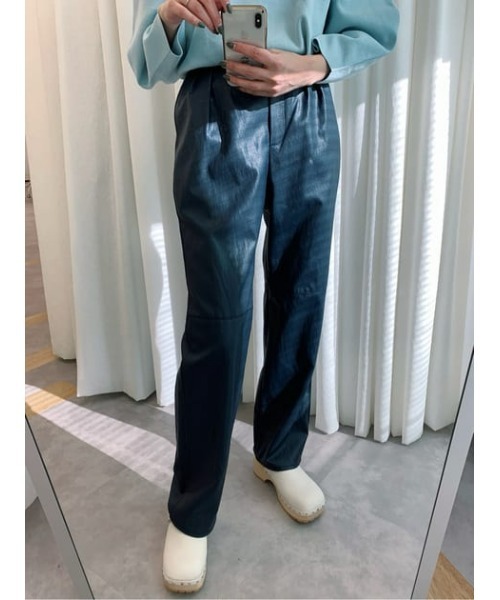 MOUSSY(マウジー)の「FAUX LEATHER FRONT TUCK パンツ(その他パンツ・レディース・ブラウン/ネイビー・0/2/1)」の19枚目の写真