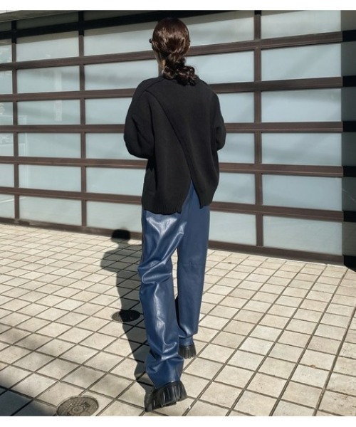 MOUSSY(マウジー)の「FAUX LEATHER FRONT TUCK パンツ(その他パンツ・レディース・ブラウン/ネイビー・0/2/1)」の22枚目の写真