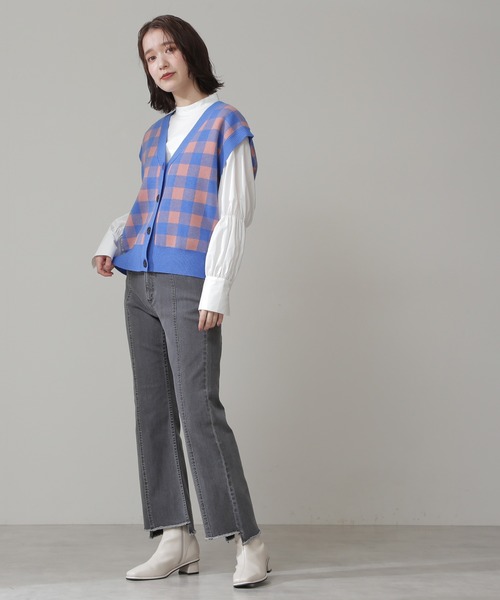 N.(N. Natural Beauty Basic)(エヌエヌナチュラルビューティーベーシック)の「【S Size Line】◆カットオフフレアデニムパンツ(デニムパンツ・レディース・ブラック系その他/ライトインディゴブルー・SMALL/MEDIUM)」の4枚目の写真