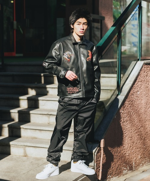 Ed Hardy(エドハーディー)の「UNKNOWN/アンノウン × Ed Hardy/エドハーディー コラボ MULTI PATCHES LEATHER JACKET PUレザー レザージャケット ロゴ刺繍(ライダースジャケット・メンズ・ブラック・XL/L/M)」の6枚目の写真